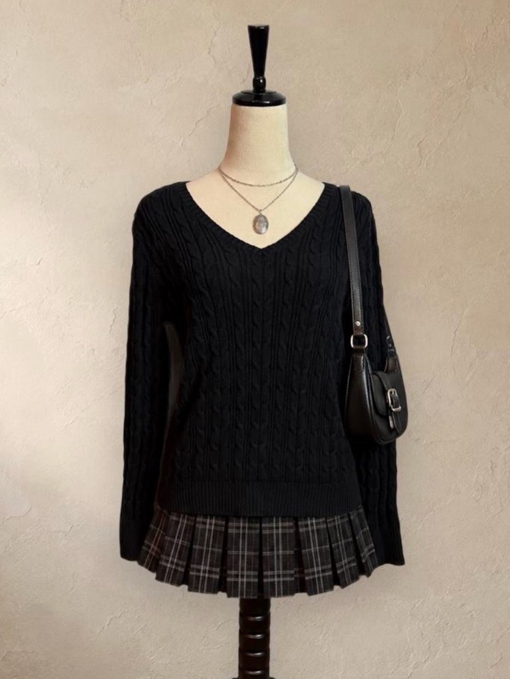 St. John’s Bay Black Cable Knit V Neck Sweater Large Dark Academia Preppy